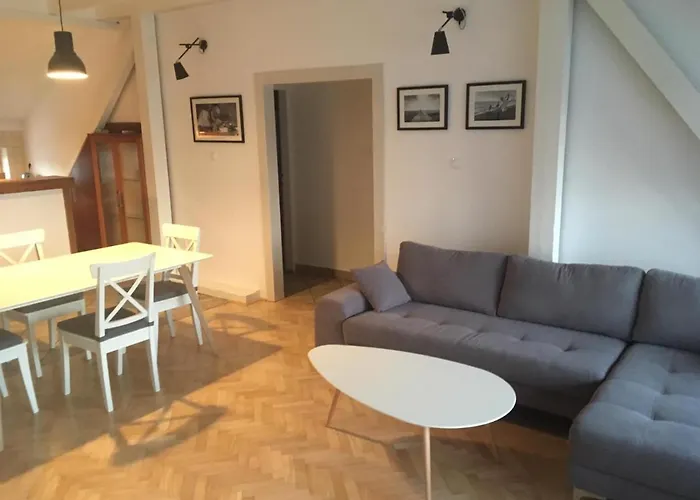 アパート Notte ビオグラード・ナ・モル